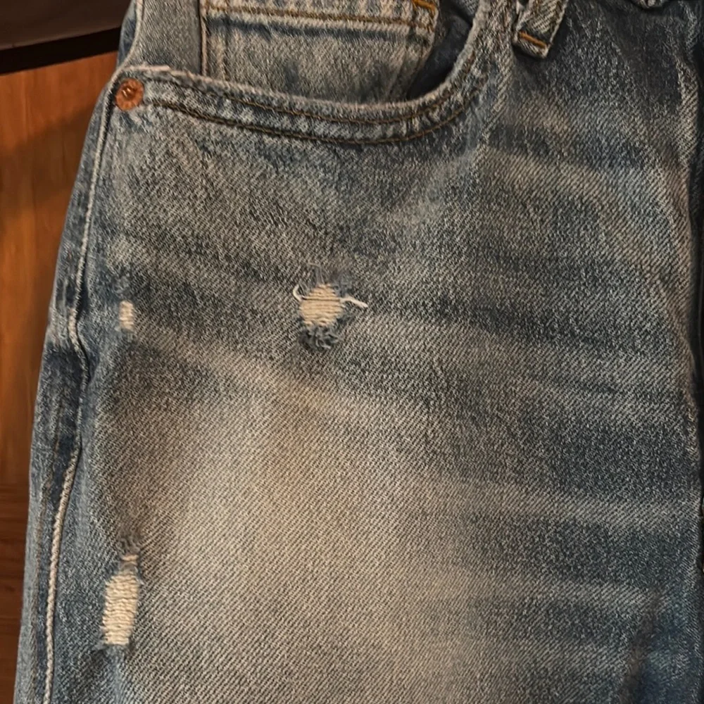 Lucky Brand Straight Leg Blue Jeans with Modern Distressing - Picture 3 of 11